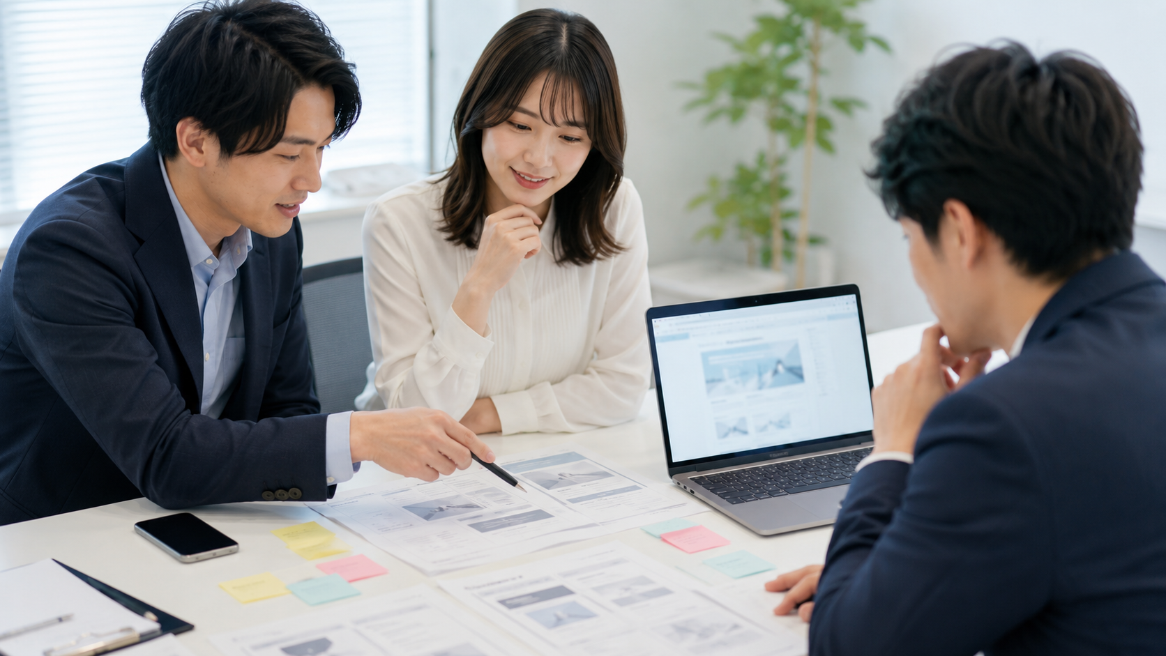 公開後の改善や運用支援を行っているイメージ